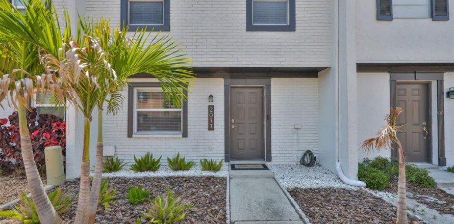 Townhouse in Tampa, Florida 2 bedrooms, 111.48 sq.m. № 1894456