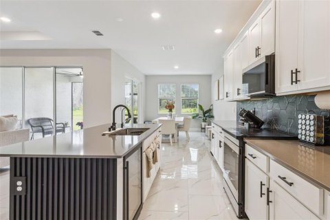 Villa ou maison à vendre à Davenport, Floride: 4 chambres, 235.23 m2 № 2258462 - photo 13