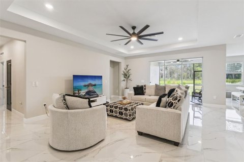 Villa ou maison à vendre à Davenport, Floride: 4 chambres, 235.23 m2 № 2258462 - photo 5