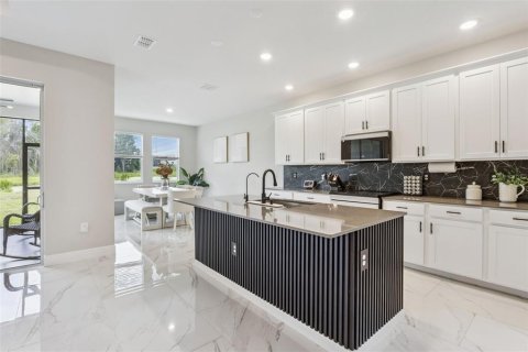 Villa ou maison à vendre à Davenport, Floride: 4 chambres, 235.23 m2 № 2258462 - photo 14
