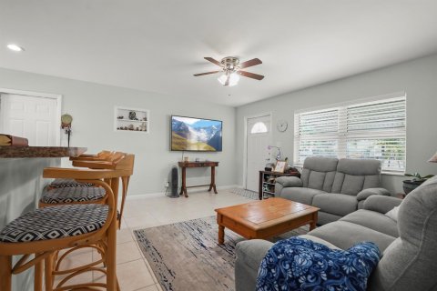 Villa ou maison à vendre à Palm Springs, Floride: 2 chambres, 66.89 m2 № 2249284 - photo 2