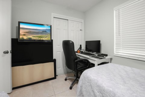 Villa ou maison à vendre à Palm Springs, Floride: 2 chambres, 66.89 m2 № 2249284 - photo 8