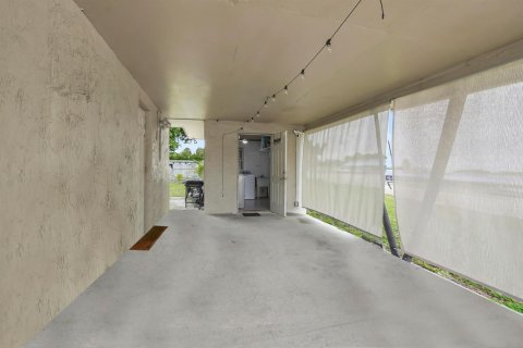 Villa ou maison à vendre à Palm Springs, Floride: 2 chambres, 66.89 m2 № 2249284 - photo 13