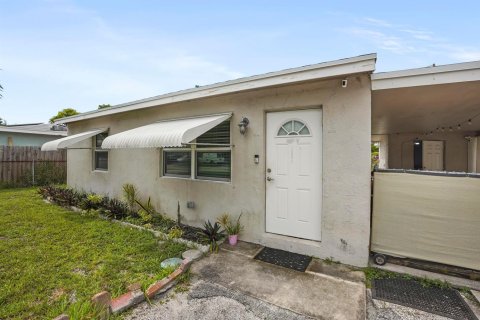 Villa ou maison à vendre à Palm Springs, Floride: 2 chambres, 66.89 m2 № 2249284 - photo 19