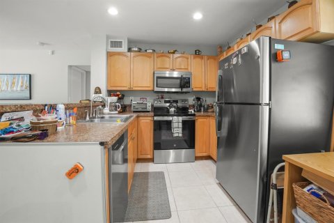 Villa ou maison à vendre à Palm Springs, Floride: 2 chambres, 66.89 m2 № 2249284 - photo 4