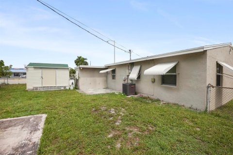 Villa ou maison à vendre à Palm Springs, Floride: 2 chambres, 66.89 m2 № 2249284 - photo 20
