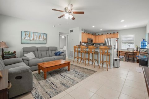 House in Palm Springs, Florida 2 bedrooms, 66.89 sq.m. № 2249284