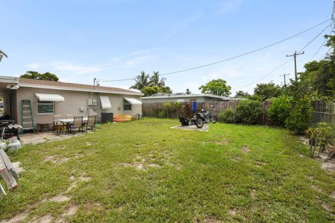 Villa ou maison à vendre à Palm Springs, Floride: 2 chambres, 66.89 m2 № 2249284 - photo 23