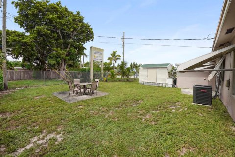 Villa ou maison à vendre à Palm Springs, Floride: 2 chambres, 66.89 m2 № 2249284 - photo 22