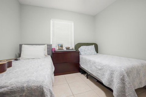 Villa ou maison à vendre à Palm Springs, Floride: 2 chambres, 66.89 m2 № 2249284 - photo 7