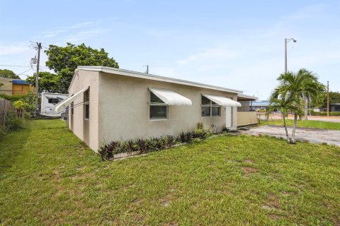 Villa ou maison à vendre à Palm Springs, Floride: 2 chambres, 66.89 m2 № 2249284 - photo 18