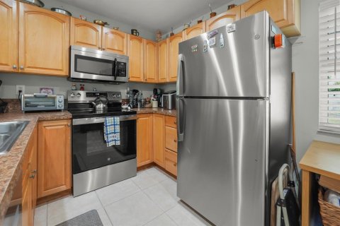 Villa ou maison à vendre à Palm Springs, Floride: 2 chambres, 66.89 m2 № 2249284 - photo 6