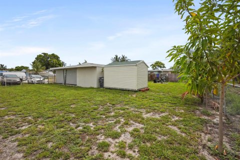 Villa ou maison à vendre à Palm Springs, Floride: 2 chambres, 66.89 m2 № 2249284 - photo 21