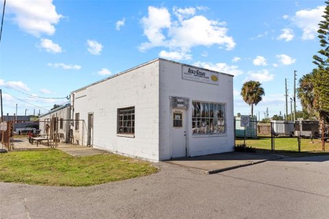 Commercial property in Saint Petersburg, Florida 141.95 sq.m. № 2217558