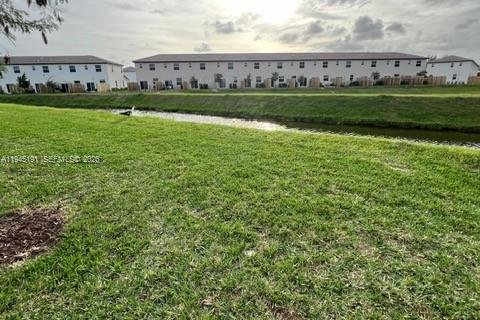 Townhouse in Miami, Florida 3 bedrooms, 127.55 sq.m. № 2001520 - photo 17