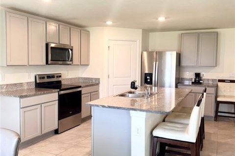 House in Wildwood, Florida 5 bedrooms, 242.01 sq.m. № 2388142 - photo 3