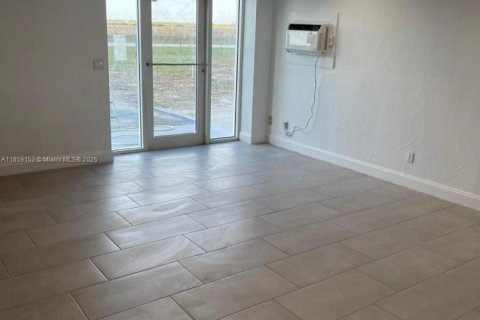 Commercial property in Moore Haven, Florida № 1979228 - photo 10