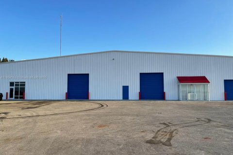 Commercial property in Moore Haven, Florida № 1979228 - photo 3