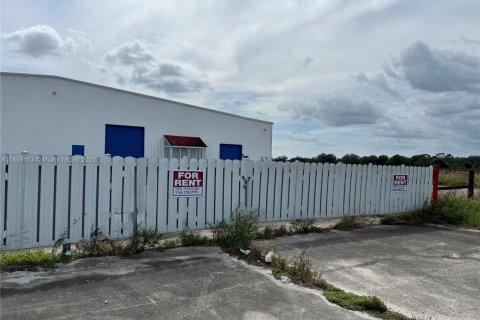 Commercial property in Moore Haven, Florida № 1979228 - photo 4