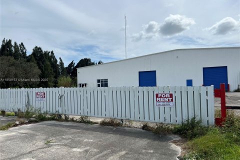 Commercial property in Moore Haven, Florida № 1979228 - photo 7