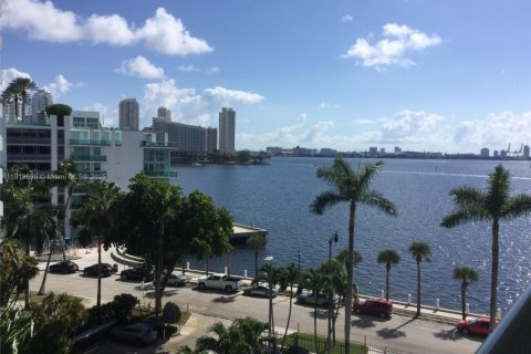 Copropriété à louer à Miami, Floride: 1 chambre, 73.11 m2 № 1974782 - photo 4