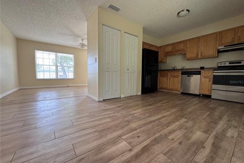 Casa en venta en Apopka, Florida, 3 dormitorios, 92.9 m2 № 1885722 - foto 10