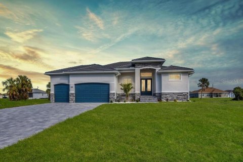 House in Rotonda, Florida 3 bedrooms, 208.47 sq.m. № 1716780 - photo 1