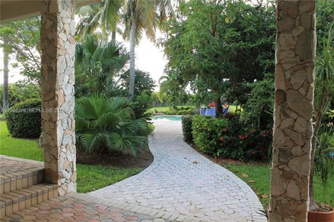 Villa ou maison à vendre à Homestead, Floride: 4 chambres, 372.91 m2 № 2004229 - photo 4