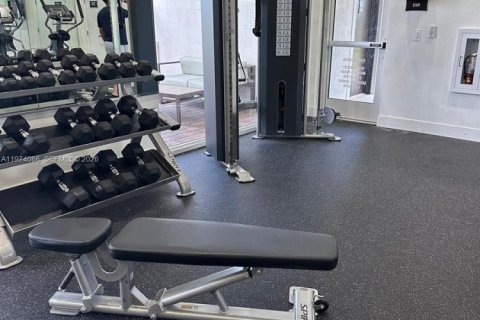 House in Miami, Florida 3 bedrooms, 149.76 sq.m. № 2040293 - photo 19