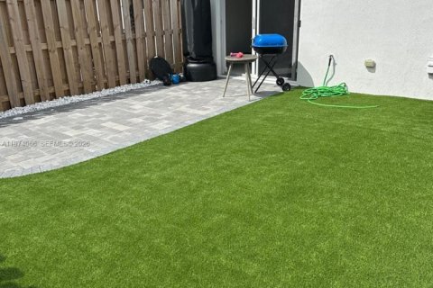 House in Miami, Florida 3 bedrooms, 149.76 sq.m. № 2040293 - photo 14