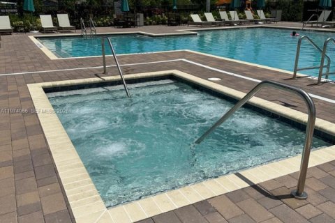 House in Miami, Florida 3 bedrooms, 149.76 sq.m. № 2040293 - photo 17