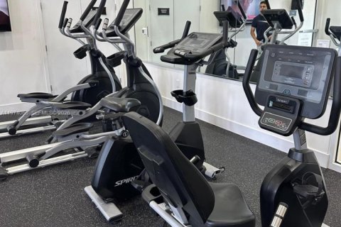 House in Miami, Florida 3 bedrooms, 149.76 sq.m. № 2040293 - photo 20