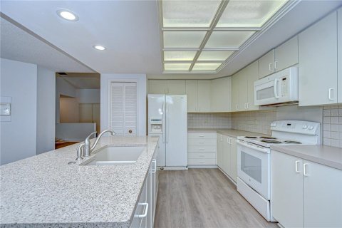 House in Tampa, Florida 4 bedrooms, 261.52 sq.m. № 1838775 - photo 11