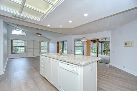 House in Tampa, Florida 4 bedrooms, 261.52 sq.m. № 1838775 - photo 12