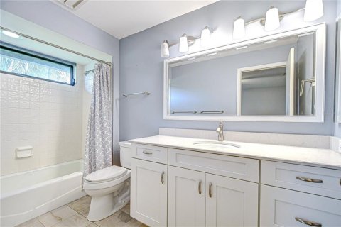 House in Tampa, Florida 4 bedrooms, 261.52 sq.m. № 1838775 - photo 24