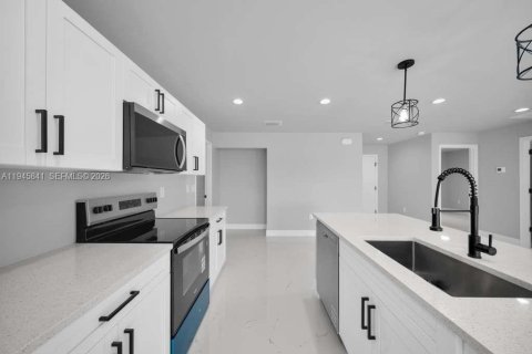 Villa ou maison à louer à Lehigh Acres, Floride: 3 chambres № 2002141 - photo 15