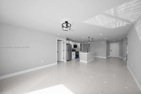 Villa ou maison à louer à Lehigh Acres, Floride: 3 chambres № 2002141 - photo 11