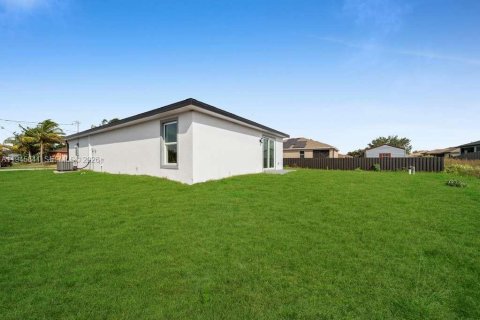 Villa ou maison à louer à Lehigh Acres, Floride: 3 chambres № 2002141 - photo 7