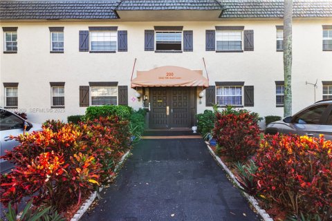 Купить кондоминиум в Маргит, Флорида 2 спальни, 80.82м2, № 1985735 - фото 3