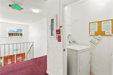 Купить кондоминиум в Маргит, Флорида 2 спальни, 80.82м2, № 1985735 - фото 17