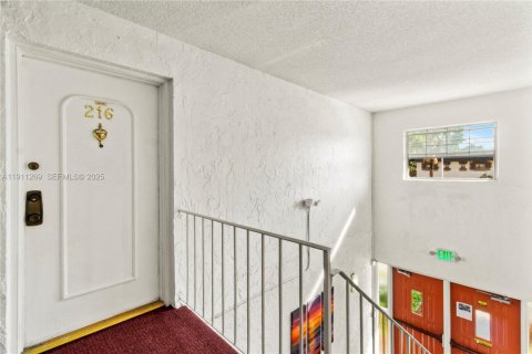 Купить кондоминиум в Маргит, Флорида 2 спальни, 80.82м2, № 1985735 - фото 18