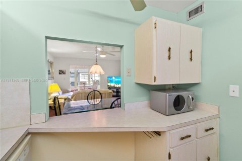 Купить кондоминиум в Маргит, Флорида 2 спальни, 80.82м2, № 1985735 - фото 27