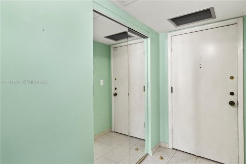 Купить кондоминиум в Маргит, Флорида 2 спальни, 80.82м2, № 1985735 - фото 22