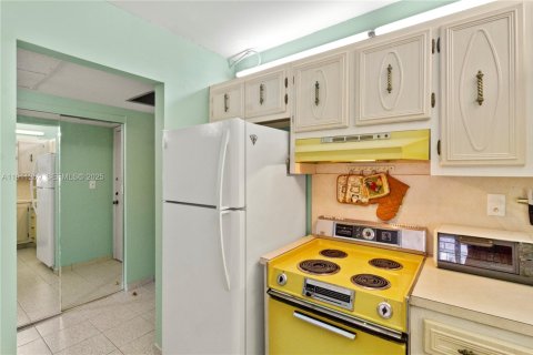 Купить кондоминиум в Маргит, Флорида 2 спальни, 80.82м2, № 1985735 - фото 26