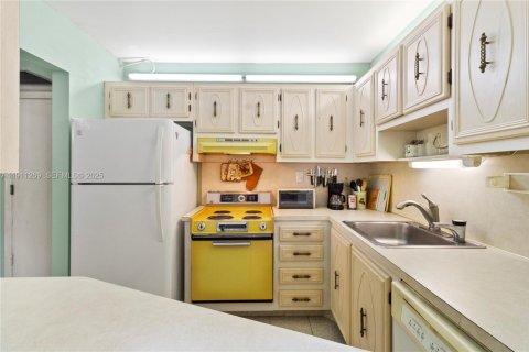 Купить кондоминиум в Маргит, Флорида 2 спальни, 80.82м2, № 1985735 - фото 20