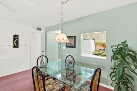 Купить кондоминиум в Маргит, Флорида 2 спальни, 80.82м2, № 1985735 - фото 24