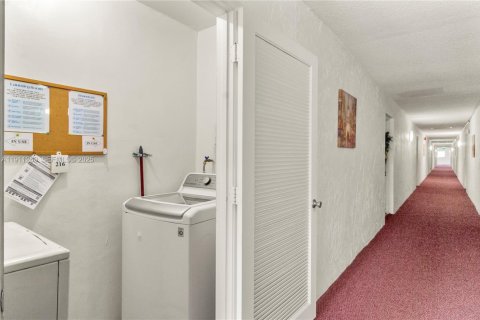 Купить кондоминиум в Маргит, Флорида 2 спальни, 80.82м2, № 1985735 - фото 16