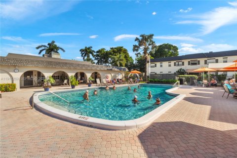 Купить кондоминиум в Маргит, Флорида 2 спальни, 80.82м2, № 1985735 - фото 11