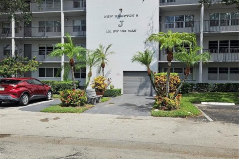 Condominio en Pembroke Pines, Florida, 2 dormitorios  № 2084606