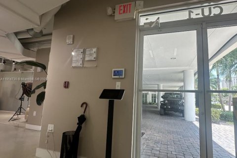 Купить коммерческую недвижимость в Майами, Флорида № 1972132 - фото 5